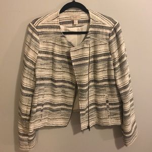 Loft jacket with stitching and zipper detail